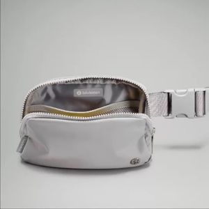 Lululemon Everywhere belt bag. Silver Drop color. New w/ tags